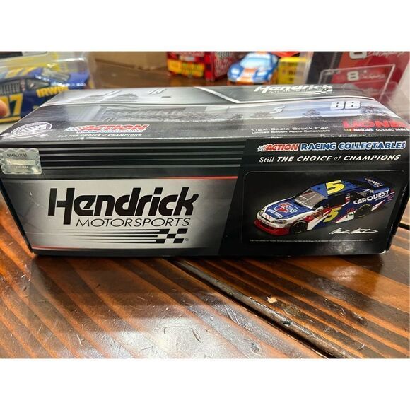 Mark Martin #5 CarQuest 2010 Chevrolet Impala 1/24 scale Diecast NEW!! Signed - Picture 1 of 13